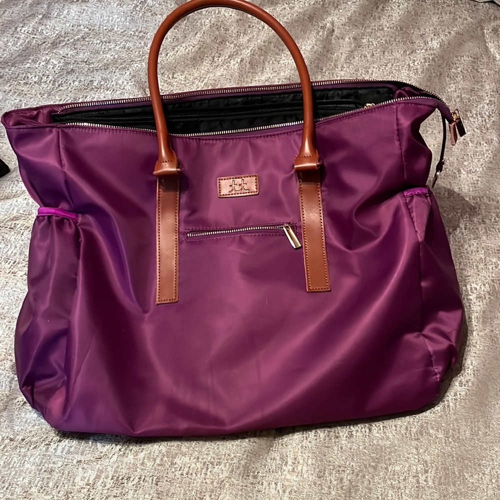 Teacher tote! A plum color and in good condition. There was a rip in the front
